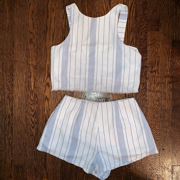 tobi light blue vertical striped shorts - Picture 1 of 3